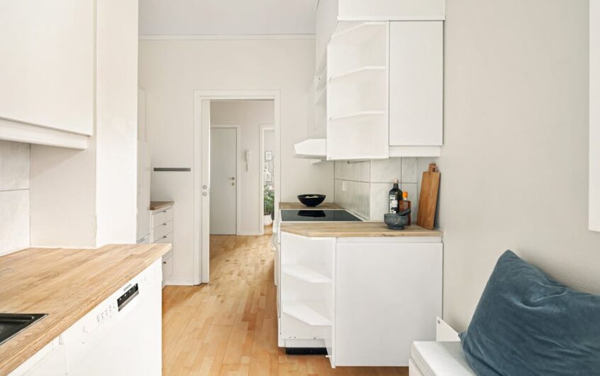 Kuchnia w bloku 6-9 m2: ergonomiczny układ, blaty i przechowywanie bez kosztownego remontu