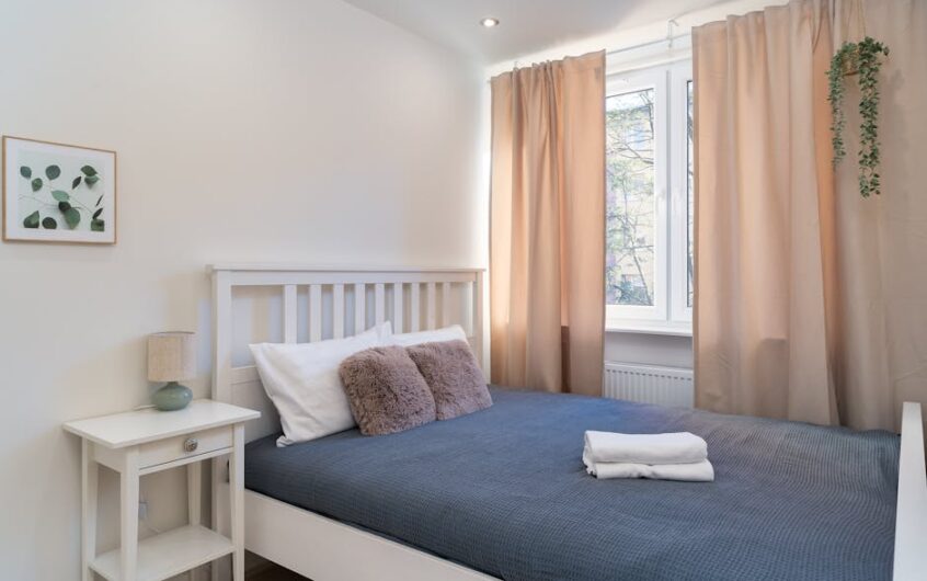 Balkon 3-6 m2 w bloku: podłoga, osłony i składane meble, żeby naprawdę z niego korzystać