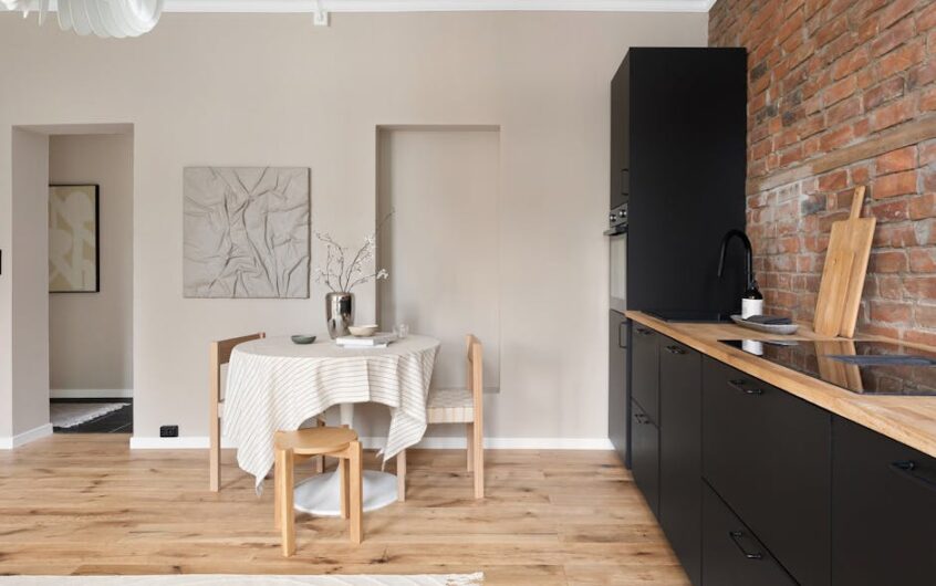 Stół w jadalni i salonie 18-28 m2: wymiary, przejścia i krzesła, żeby było wygodnie na co dzień