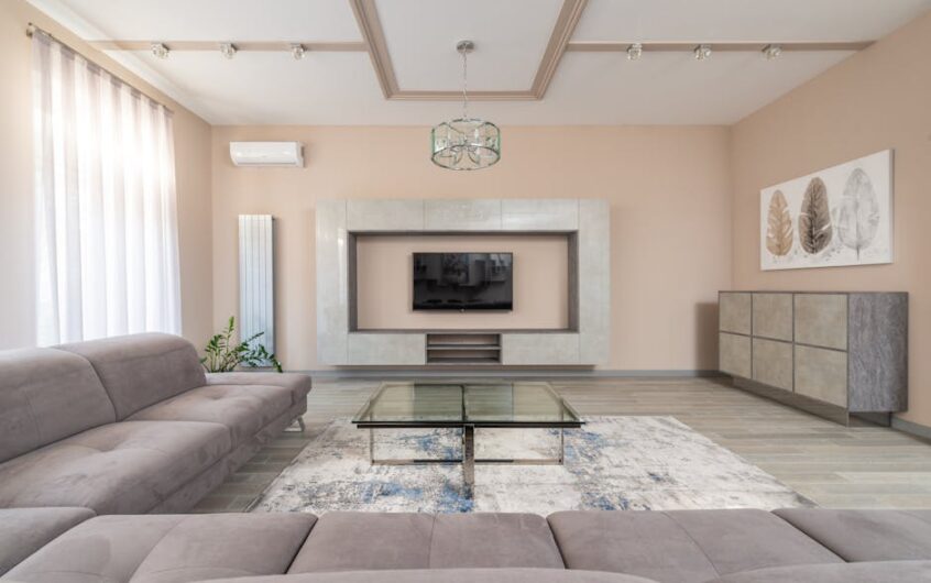 Rośliny w mieszkaniu bez zielonej ręki: gdzie ustawić, jak dobrać doniczki i podlewanie, żeby nie zagracić wnętrza