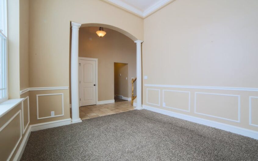 Listwy przypodłogowe w mieszkaniu: jak dobrać typ, wysokość i montaż, żeby ściany wyglądały równo i łatwo było sprzątać